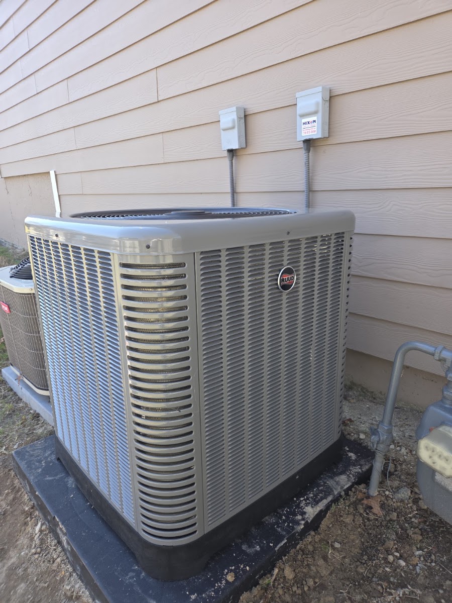 A real Hixon condenser installation completed for a Suwanee-area homeowner