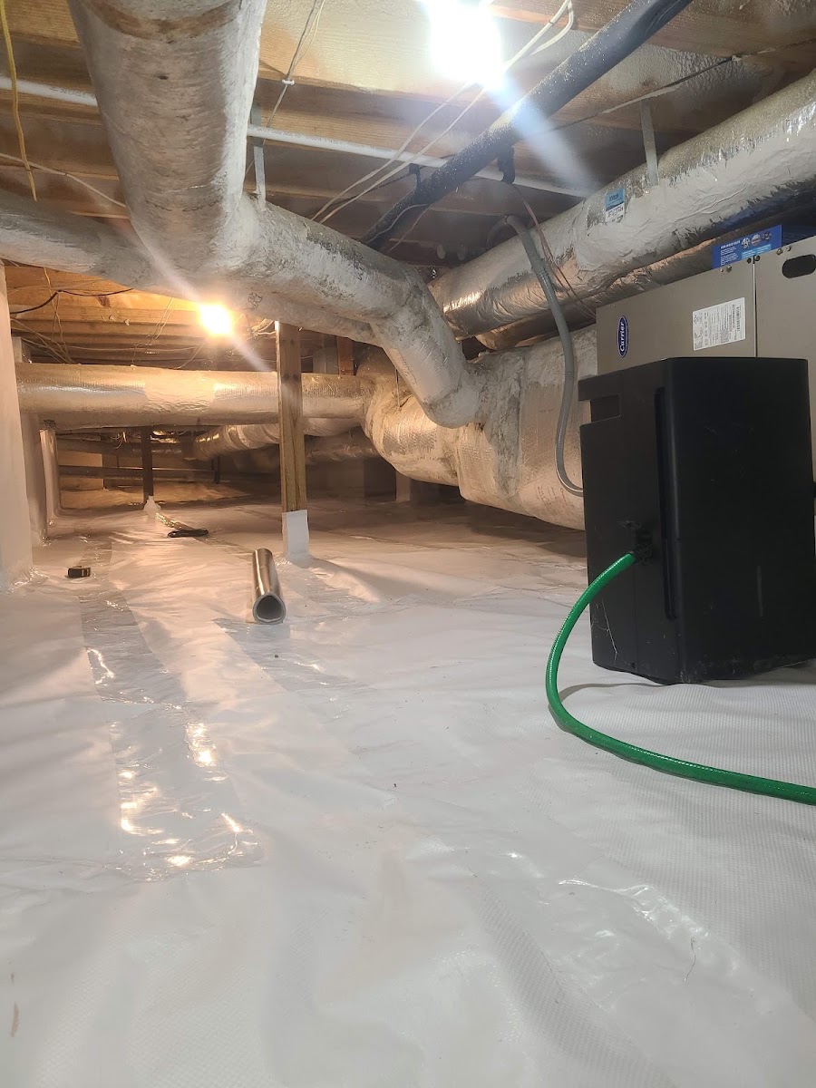 Hixon-installed crawlspace ductwork and encapsulation in a Suwanee-area home